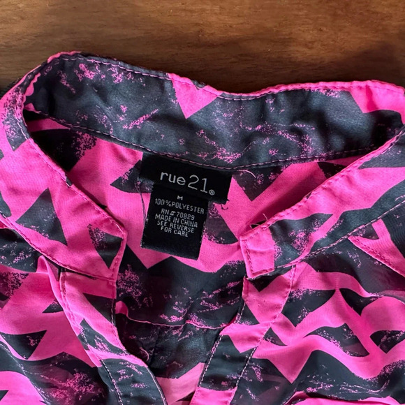 Rue21 Pink and Black Sheer Blouse size Medium - Picture 3 of 3